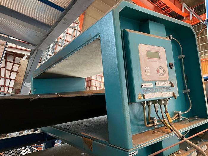 Used Metal detector + belt conveyor