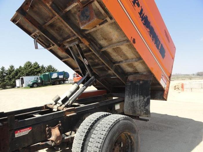 Used 2011 FREIGHTLINER BUSINESS CLASS M2 106