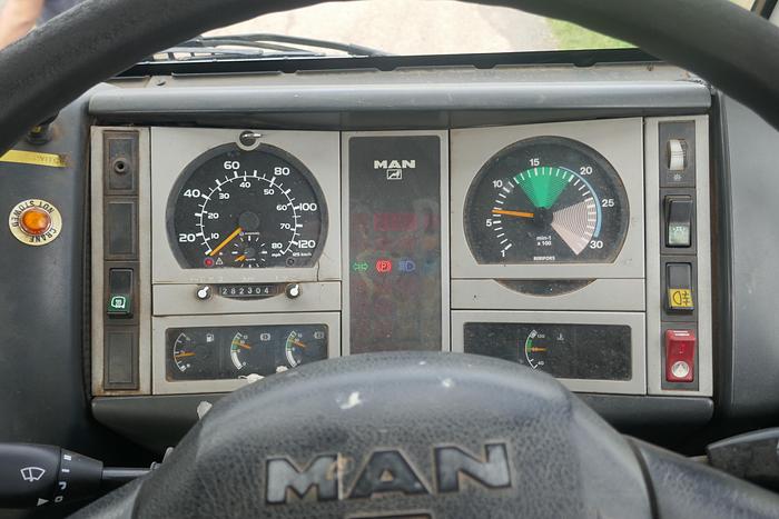 Used 2003 MAN LE26-280 6X4 TIPPER LORRY