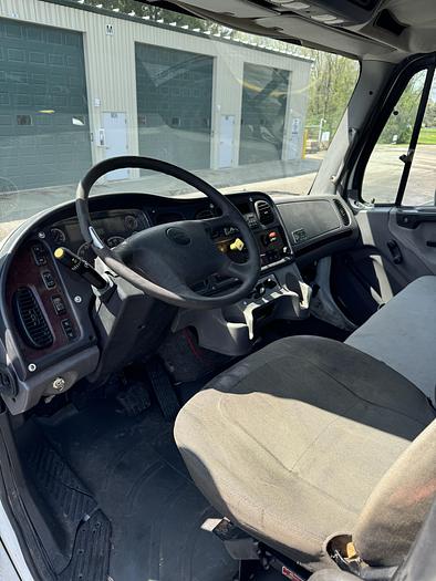 Used 2007 Freightliner M2-106