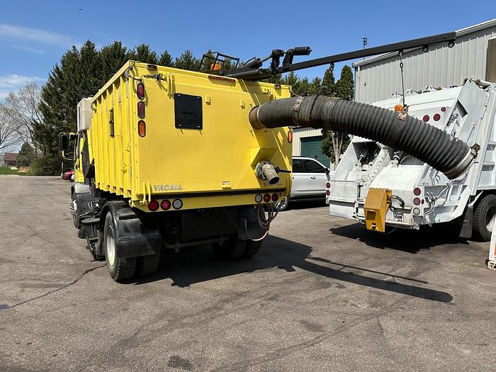 Used 2009 GMC T-7500