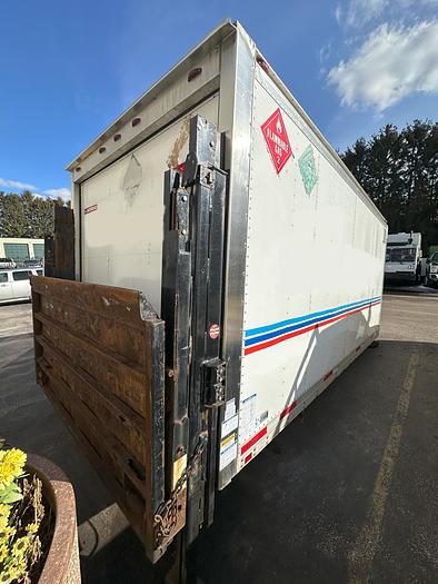 Used 2012 16' Morgan Cube Body w/ Tommy Lift Gate