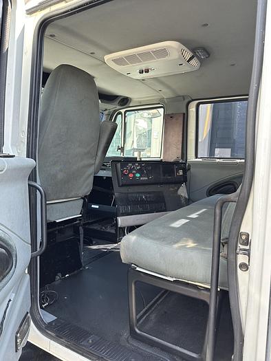 Used 2004-2005 International 4300