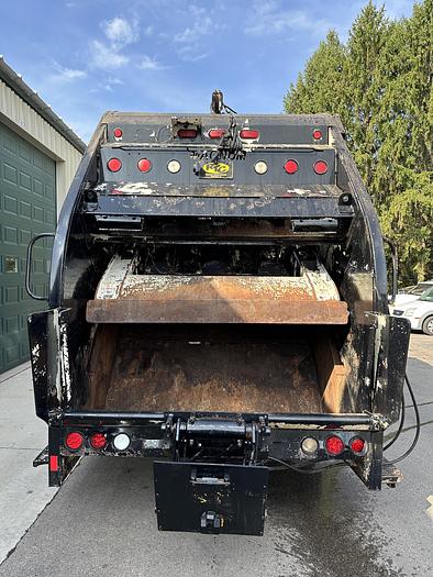 Used 25yd. New Way Magnum Rear Loader Body
