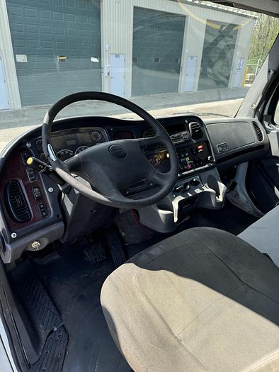 Used 2007 Freightliner M2-106