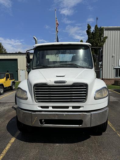 Used 2007 Freightliner M2-106