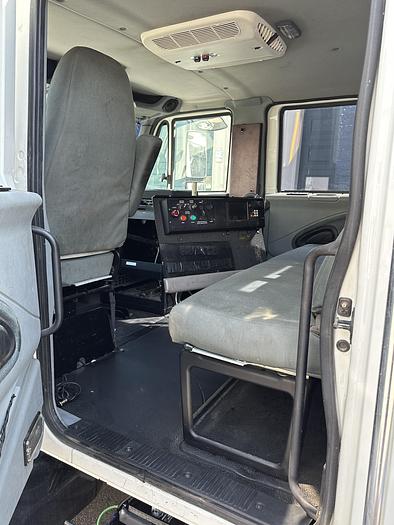 Used 2004-2005 International 4300