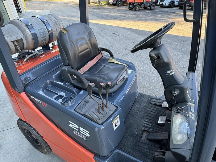 Used 2014 Doosan G25E-5