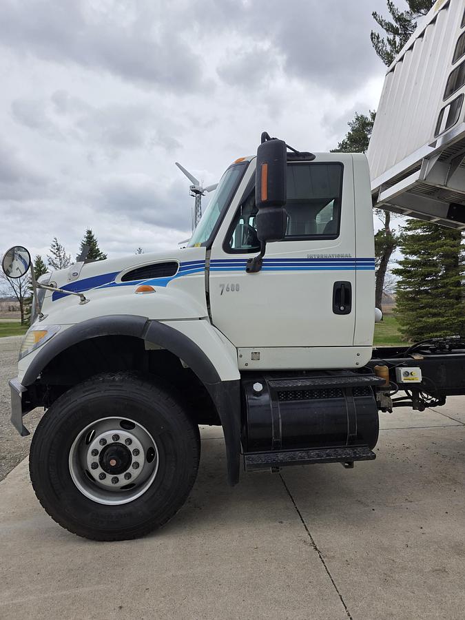 Used 2006 International 7600