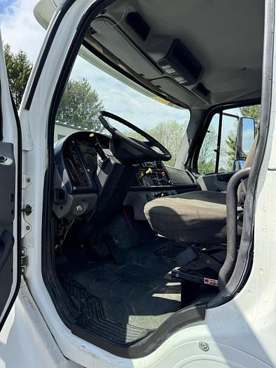 Used 2007 Freightliner M2-106