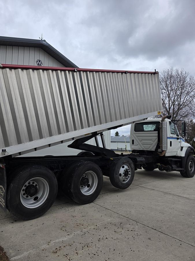 Used 2006 International 7600