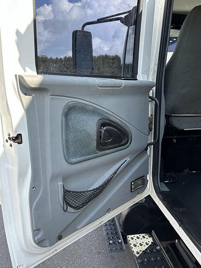 Used 2004-2005 International 4300
