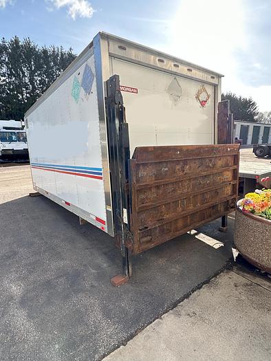 Used 2012 16' Morgan Cube Body w/ Tommy Lift Gate