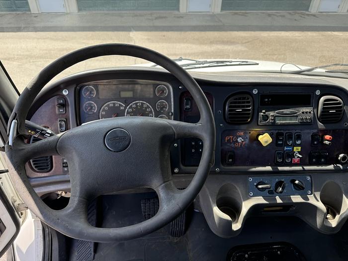 Used 2007 Freightliner M2-106