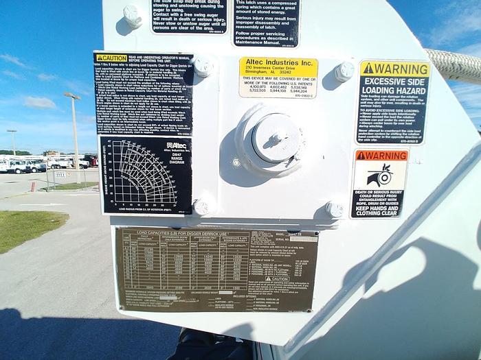 Used Altec DM47-TR Digger Derrick on 2007 International 4300 Utility Truck - 80412