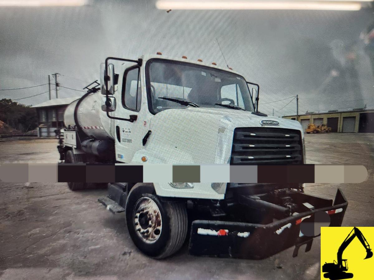 Used 2013 Freightliner 108SD -Etnyre Centennial-II asphalt distributor truck