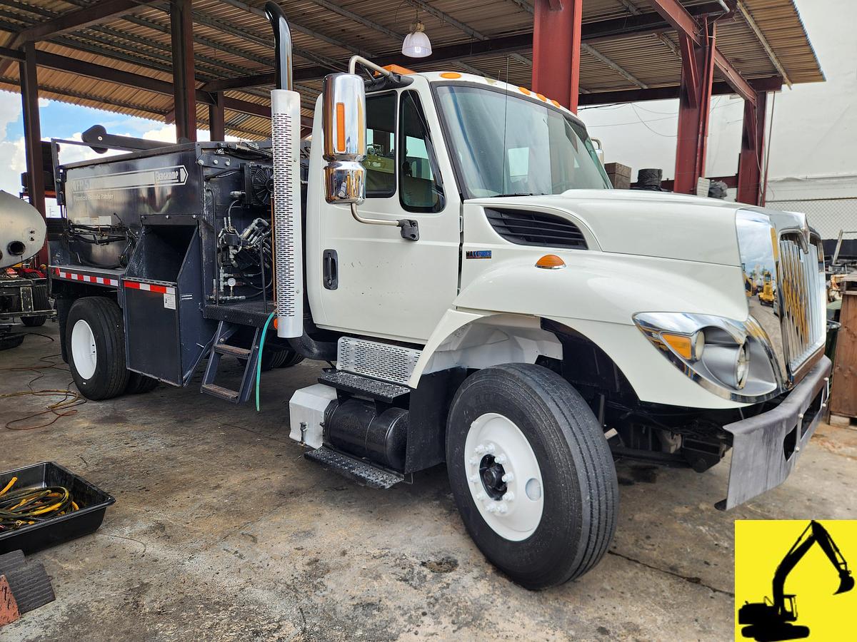 Used 2015 International  Bergkamp FP5 asphalt Patcher truck