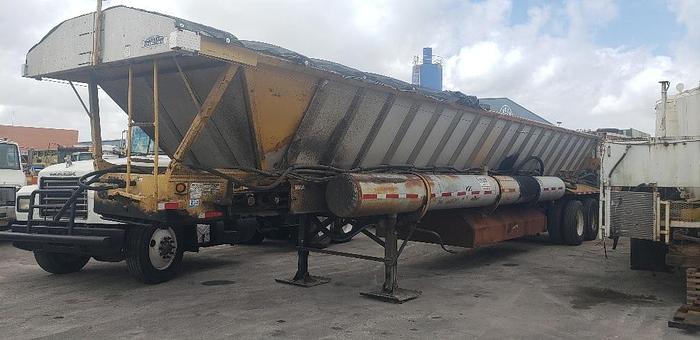Used Etnyre Aggregate Feeder Trailer