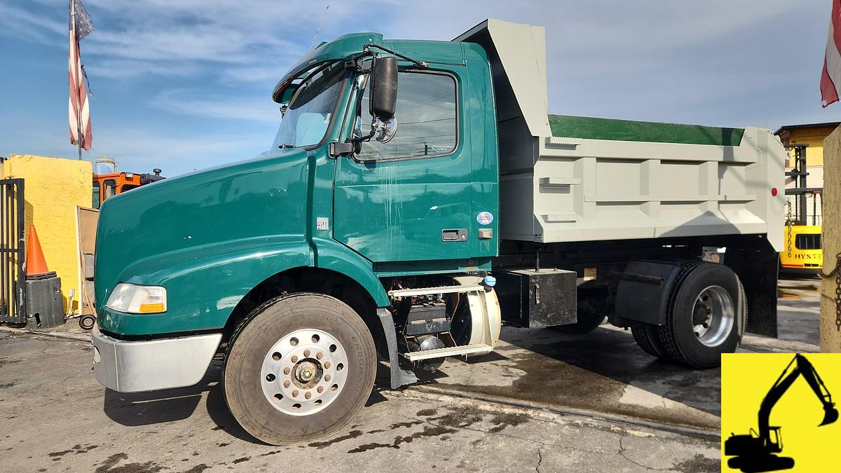 Used 2016 Volvo S/A Dump Truck