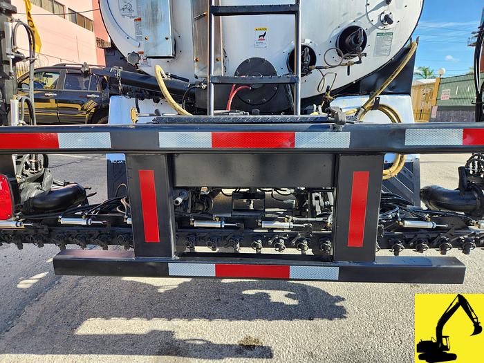 Used 2008 International 7300 Etnyre Centennial asphalt dist