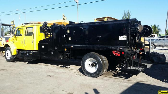 Used 2002 International 4800/ HD Industries -pothole patch truck