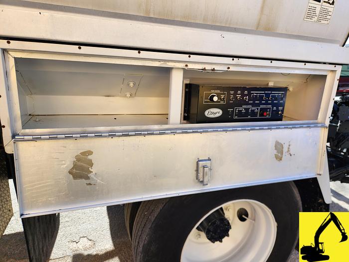 Used 2008 International 7300 Etnyre Centennial asphalt dist