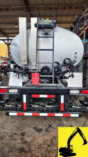 Refurbished 2014 Etnyre Centennial-II 2000gls International Workstar