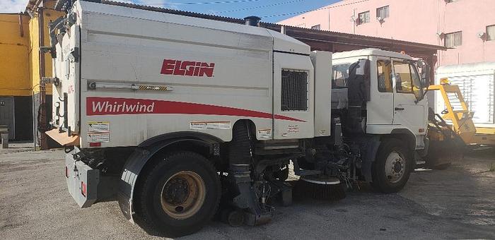 Used 2009 Nissan 3300 Sweeper Truck
