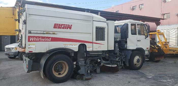Used 2009 Nissan 3300 Sweeper Truck