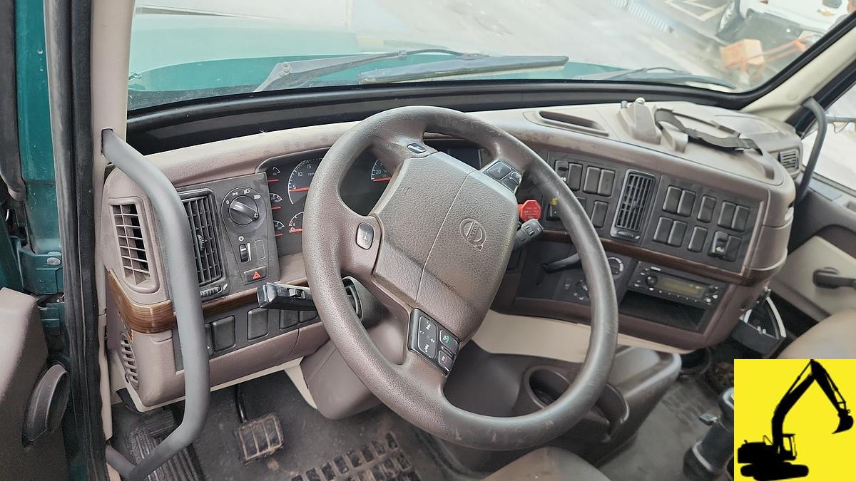 Used 2016 Volvo S/A Dump Truck