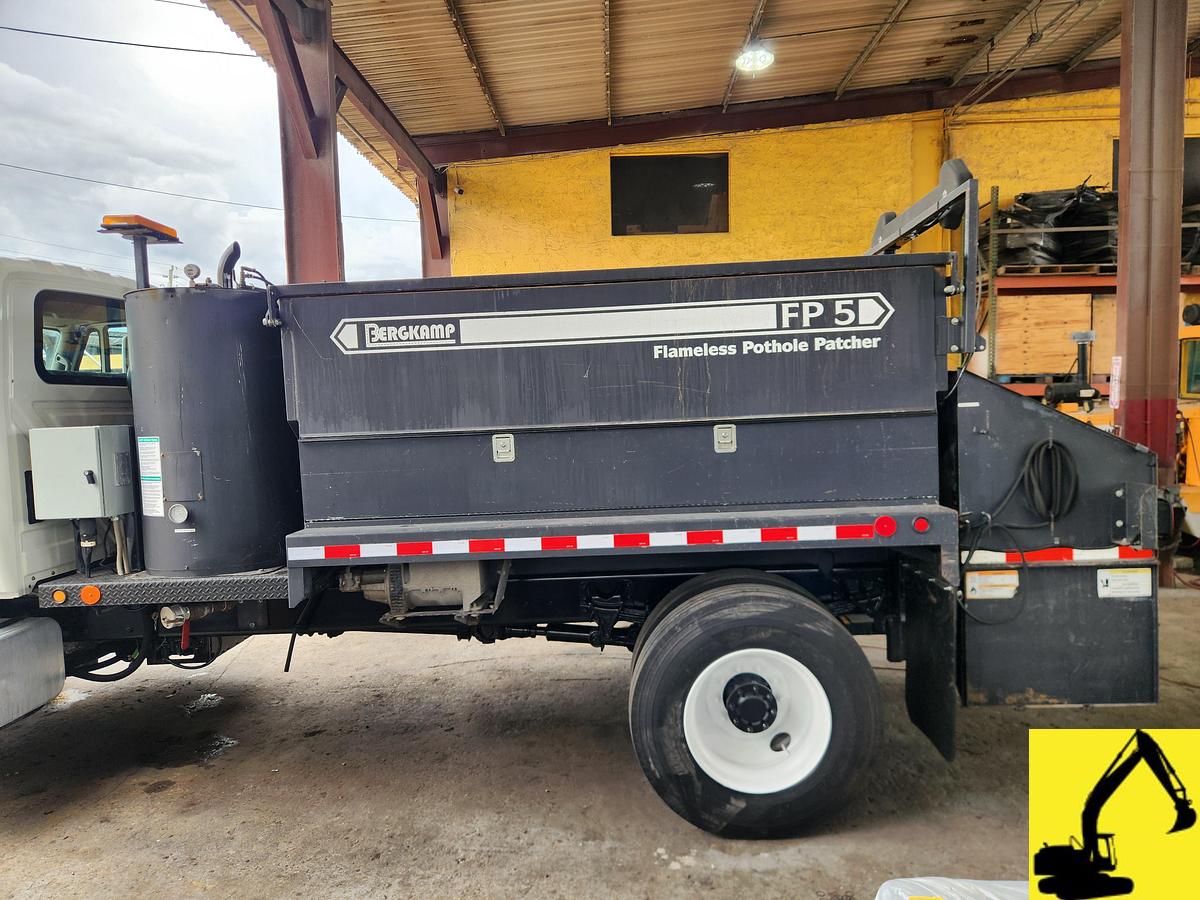 Used 2015 International Bergkamp FP5 asphalt Patcher truck