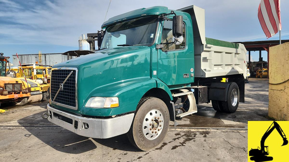 Used 2016 Volvo S/A Dump Truck