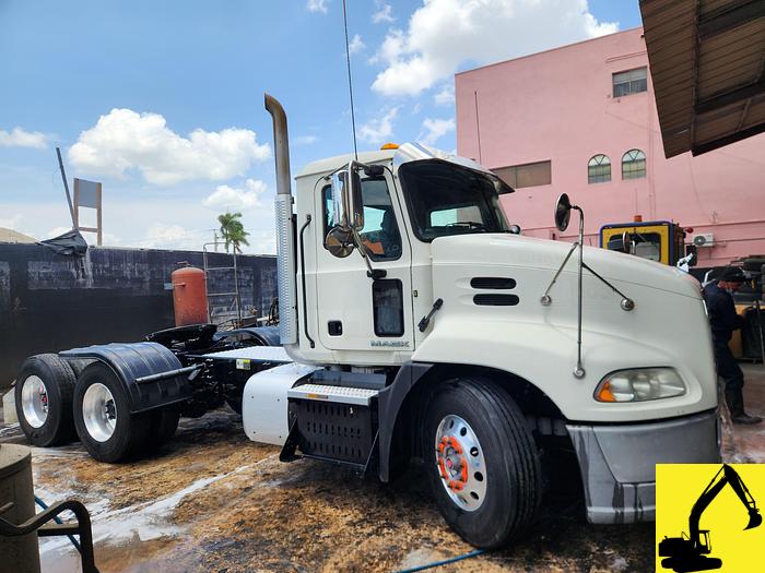 Used 2017 Mack Pinnacle 
