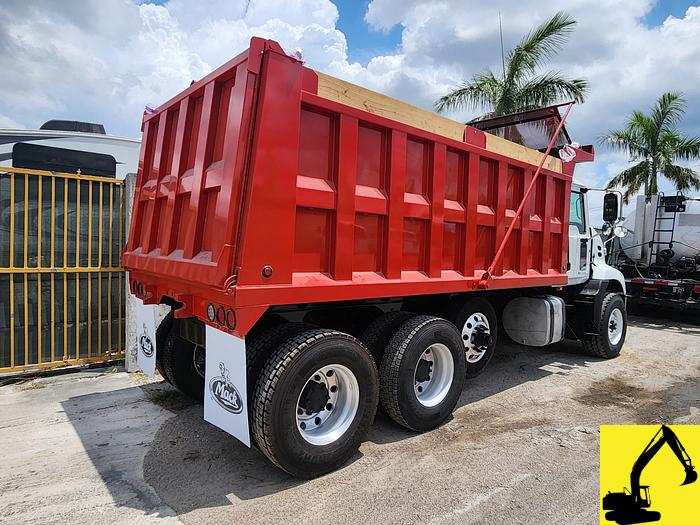 Used 2015 Mack Pinnacle