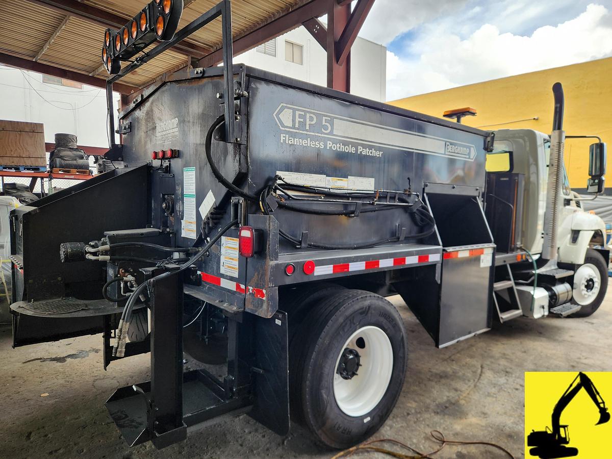 Used 2015 International Bergkamp FP5 asphalt Patcher truck