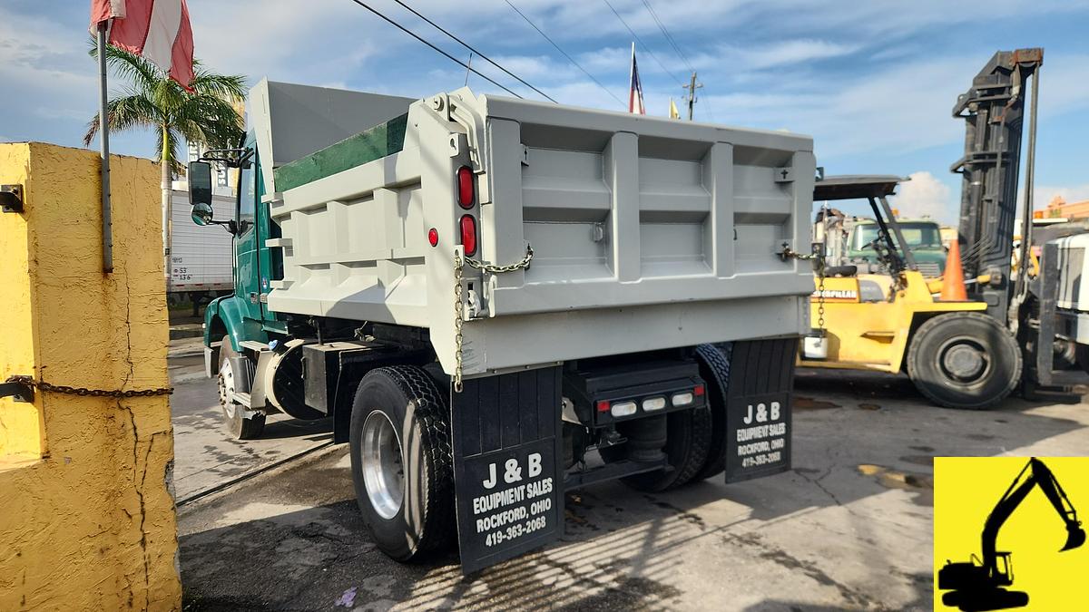 Used 2016 Volvo S/A Dump Truck