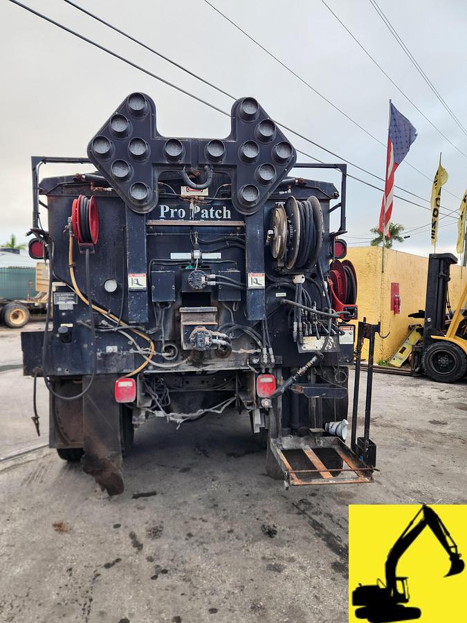 Used 2014 International Propatch asphalt patch truck