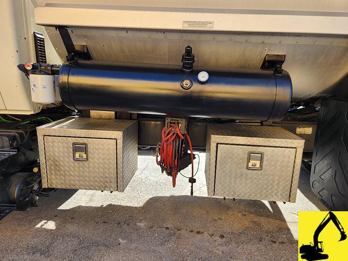 Used 2008 International 7300 Etnyre Centennial asphalt dist