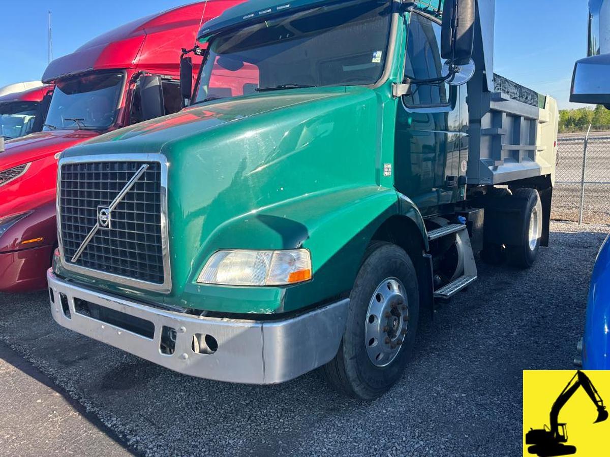 Used 2016 Volvo S/A Dump Truck