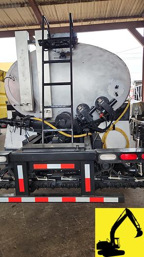 Refurbished 2014 Etnyre Centennial-II 2000gls International Workstar