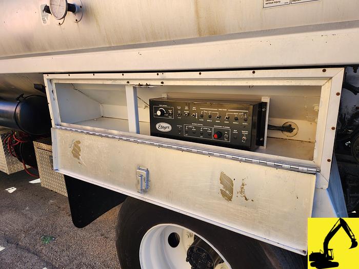 Used 2008 International 7300 Etnyre Centennial asphalt dist