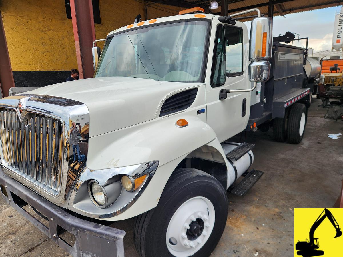 Used 2015 International Bergkamp FP5 asphalt Patcher truck