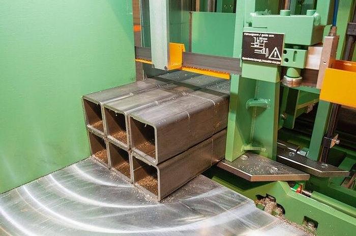 410-DGA
Double Miter Band Saw
Miter Cut Sawing