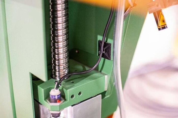 410-DGA
Double Miter Band Saw
Miter Cut Sawing