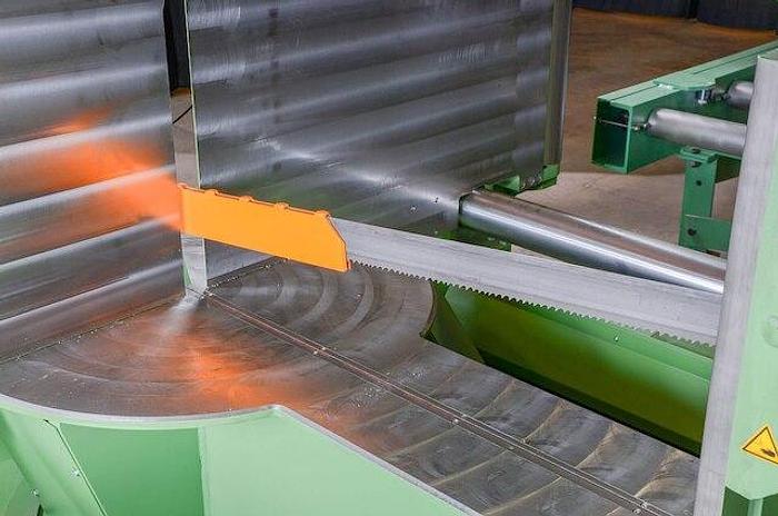 DG-1250
CNC Band Saw
Miter Cut Sawing