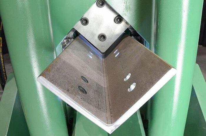 Anglemaster-643
Angle Line Machine
Angle Capacity: 6" x 6" x 5/8"