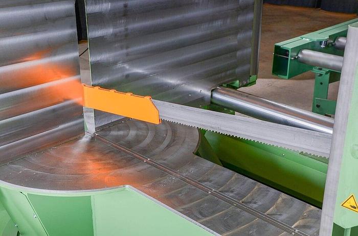 DG-1250
CNC Band Saw
Miter Cut Sawing