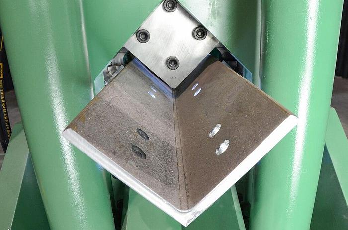 Anglemaster-643
Angle Line Machine
Angle Capacity: 6" x 6" x 5/8"