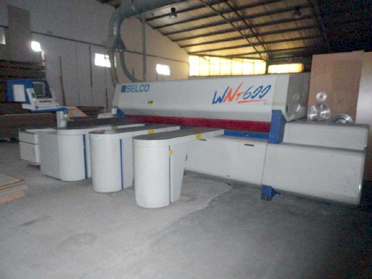 Used Seccionadora 3800x3200mm SELCO WNT 600 - motor 15hp, altura corte 120mm,  com incisor, 8 pinças e 3 mesas ventiladas e CARREGADOR