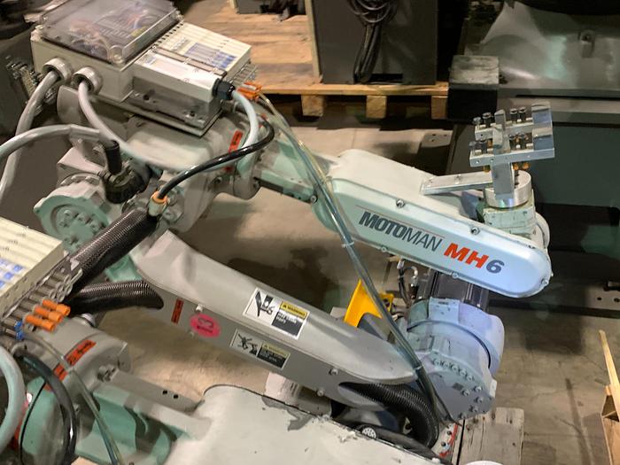 Used YASKAWA MOTOMAN MOTOMAN MH6 6 AXIS CNC ROBOT